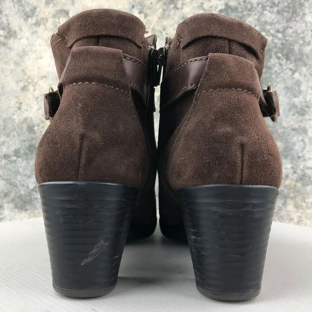 Clarks Womens Size 10M Scheme Act Q Brown Suede High Heel Side Zip Ankle Booties